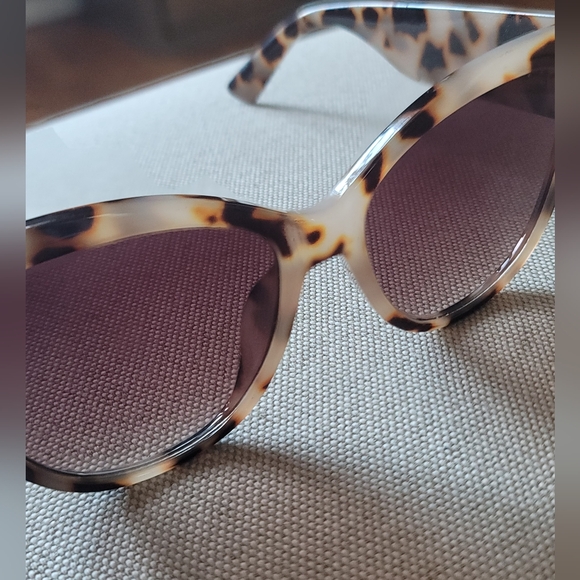 a new day Accessories - A NEW DAY Tortoise Shell Cateye Sunglasses with Black Pouch